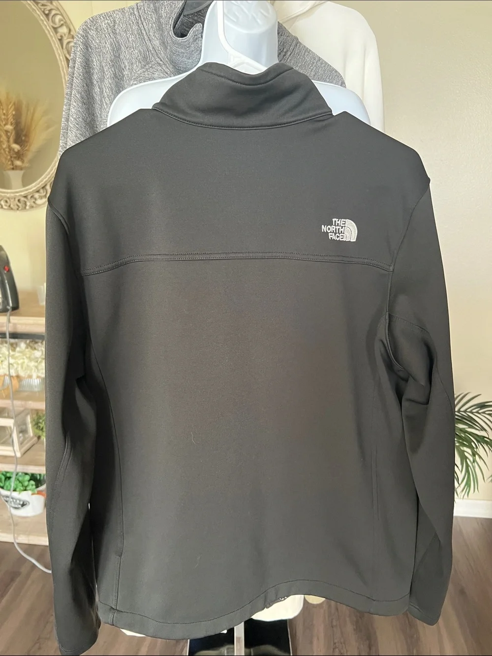 The North Face Black Men's Softshell Zip-Up Jacket